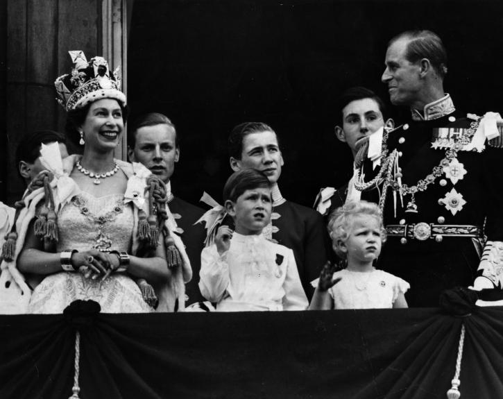 le jeune prince Charles en 1953 au balcon de Buckingham Palace