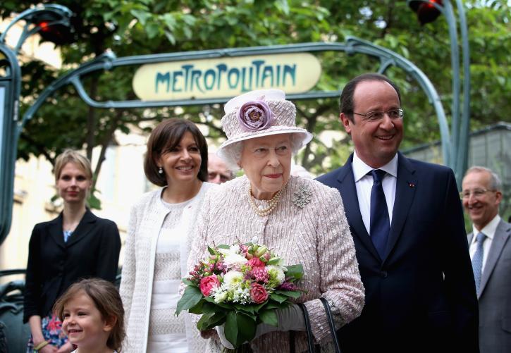 La reine Elizabeth II et le président F. Hollande inaugurent le nouveau nom du marché aux fleurs